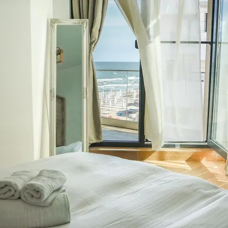 Next -hf- Mamaia Nord Apartment *